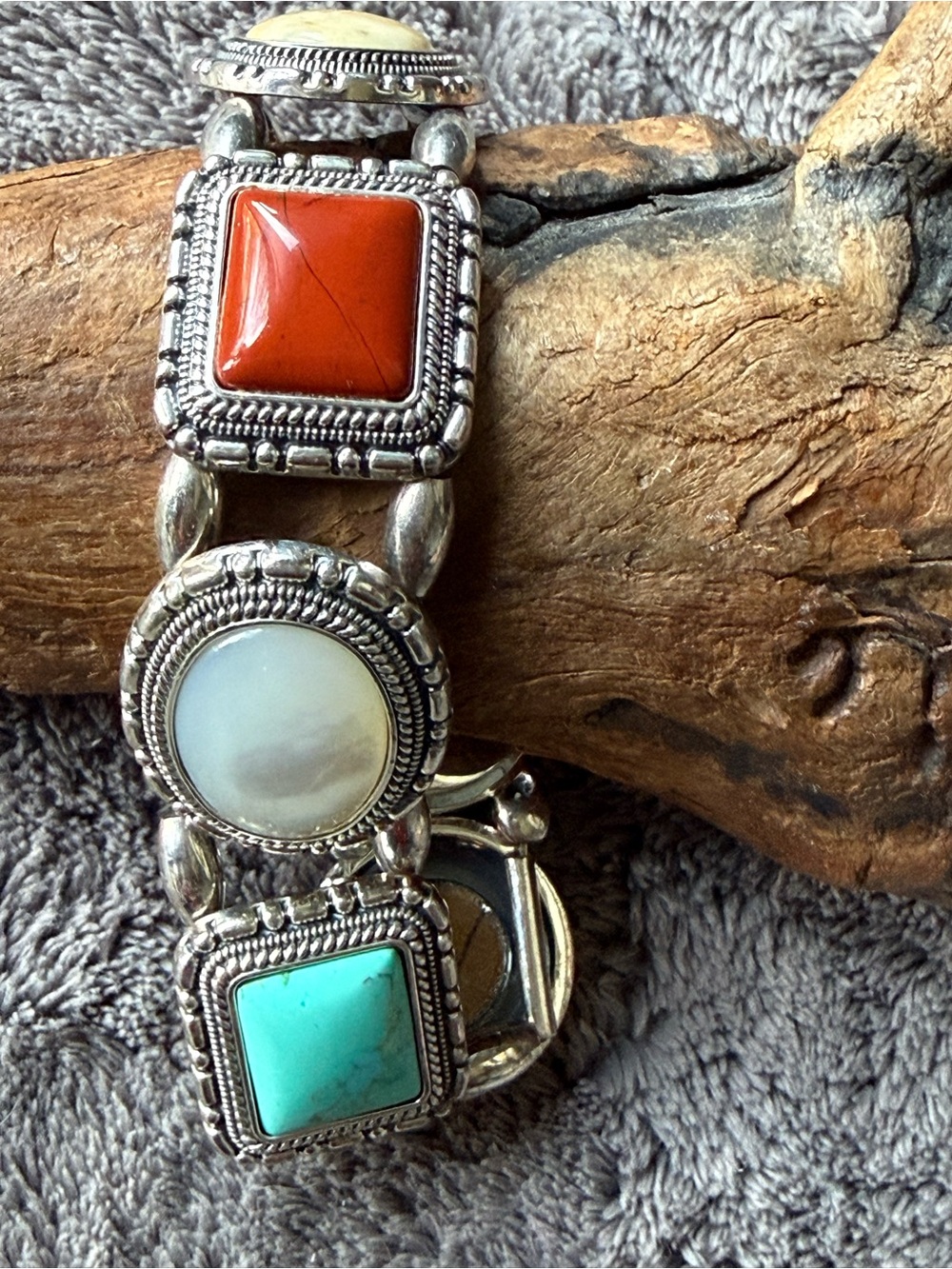 Orvis woman’s watch with semi precious stones in silvertone, abalone oval face. - Picture 6 of 12